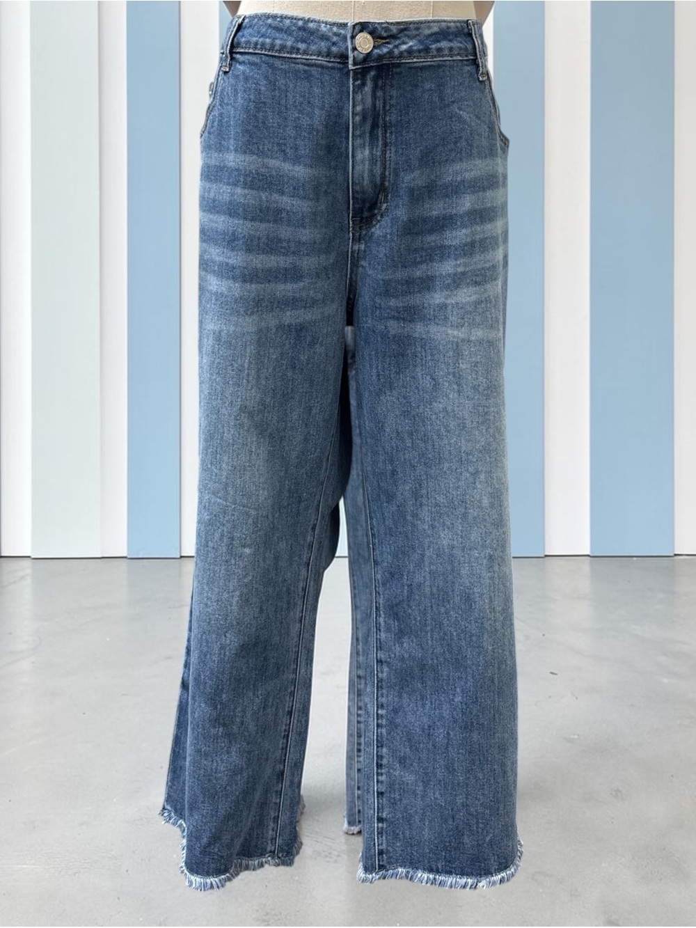 *LIKE NEW* Grace & Lace Wide-Leg Cropped Blue Denim Jeans